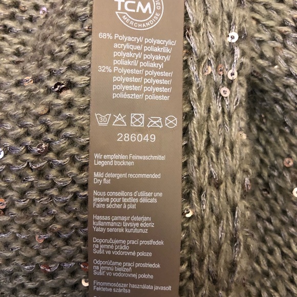 Sequin Slouch Toque and Scarf. - Picture 5 of 6